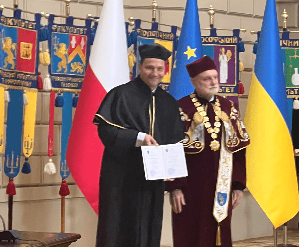 Радослав Сікорський та ректор ЛНУ ім. Івана Франка Роман Гладишевський / Фото зі сторінки Маркіяна Мальського