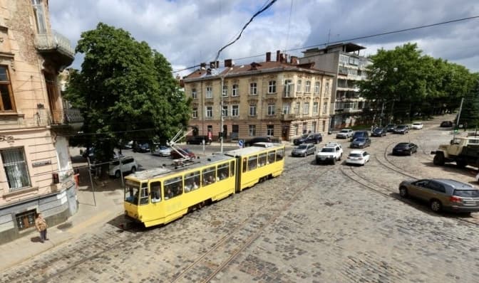 Відсьогодні через ремонт перехрестя у Львові зміниться рух трамваїв і автобусів