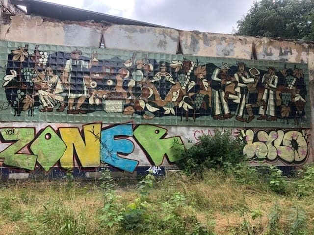 Панно на колишньому винзаводі можуть передати у «Музей терору»