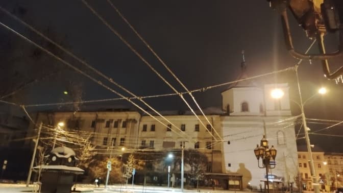 Через обледеніння і пориви контактної мережі електротранспорт у Львові досі не відновив рух