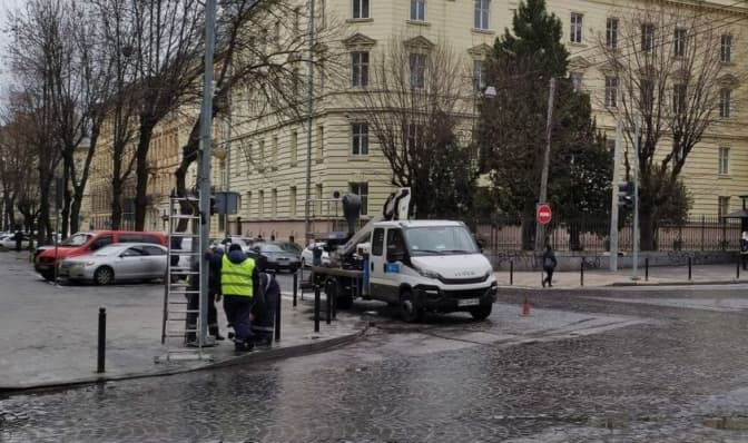 У Львові на одному з перехресть змінили світлофори
