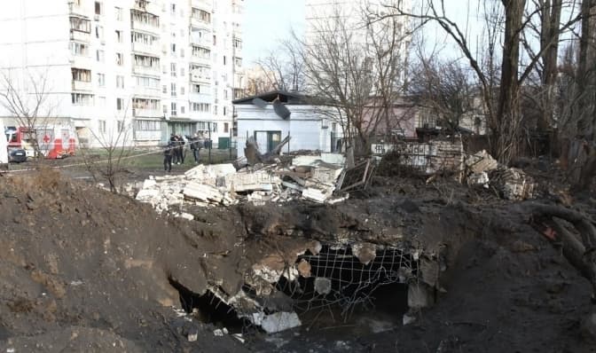 Майже 200 освітніх закладів у Києві зазнали пошкоджень через обстріли рф