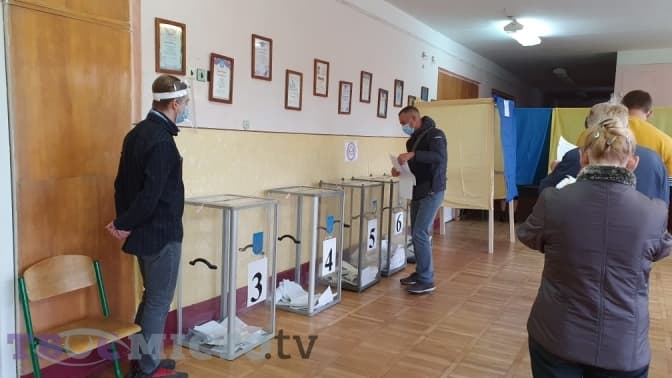 На дільницях Львова у буклетах замість інформації про кандидатів Української Галицької партії вказали іншу політсилу