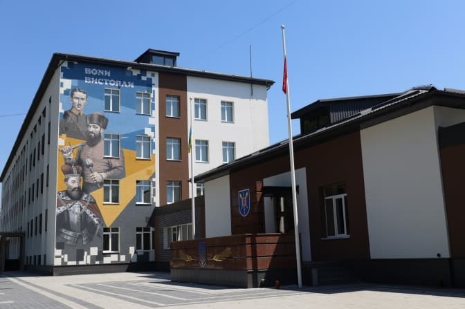 В одному з міст на Львівщині хочуть створити мурали Байдена та Джонсона