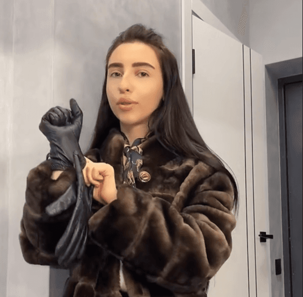 Скриншот з відео блогерки