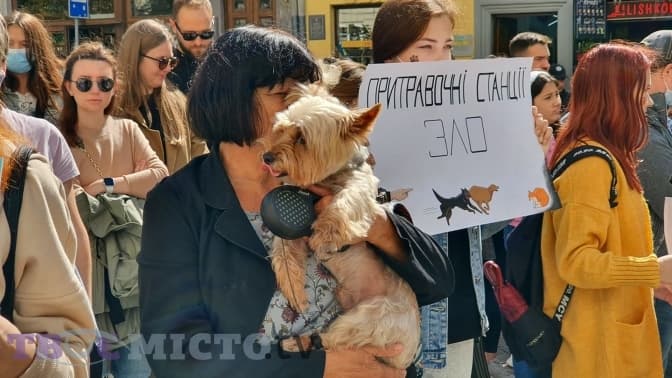 «Тварини не клоуни», «Тварини не артисти». У Львові пройшов марш проти знущань