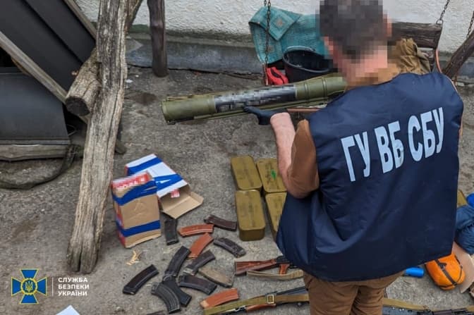 На Львівщині викрили керівників благодійного фонду, які продавали зброю для криміналітету