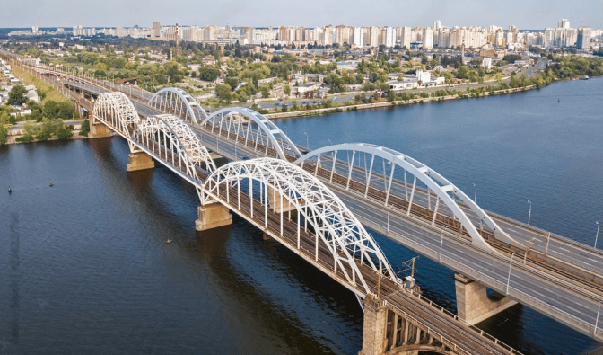 Транспортні експерти прорахували ефективність нових з’їздів з Дарницького мосту. Що зміниться для киян