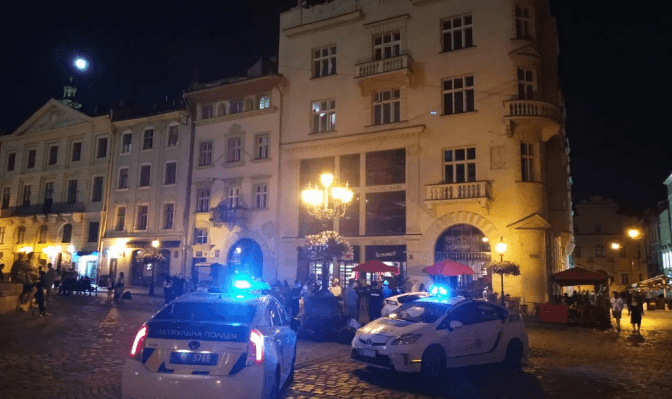 Перші чотири львівські заклади попередили про порушення часу роботи на карантині