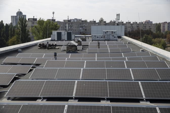 Пологовий будинок у Святошинському районі обладнали сонячною електростанцією