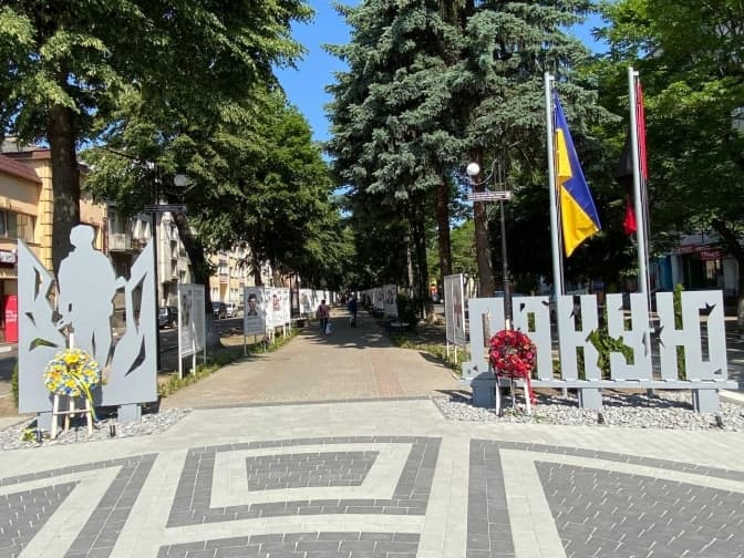 В мережі обурились віршами на похоронах військових в Стрию. Мер – «А це щось кримінальне?»