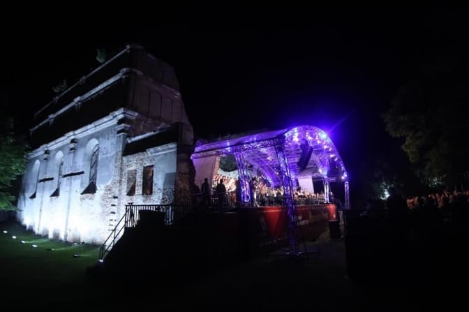Перший концерт фестивалю LvivMozArt провели на руїнах синагоги у Бродах. Атмосферні фото