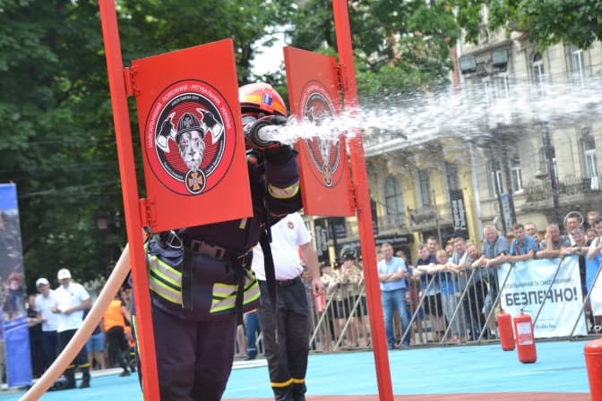 Як у Львові змагаються найсильніші пожежники-рятувальники України. Фото