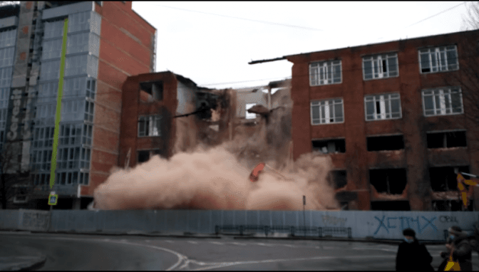 скрін з відео романа томчука