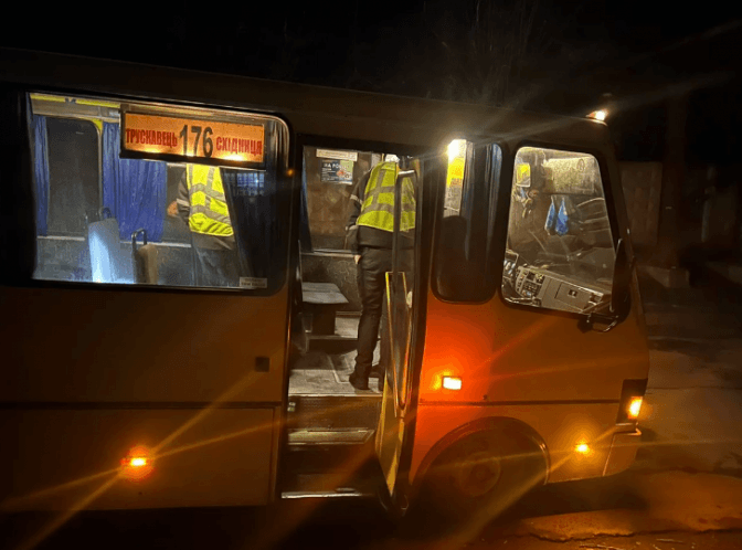 На одному з приміських автобусних маршрутів Львівщини виявили нелегального перевізника