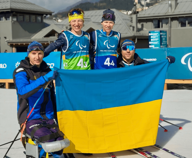Павло Баль з командою збірної України з лижних перегонів на Паралімпіаді / Фото: ЛОДА