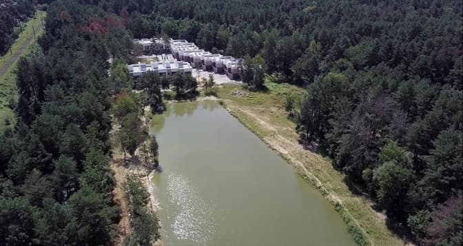 «Непорядні люди». В Брюховичах спускають озеро – Садовий