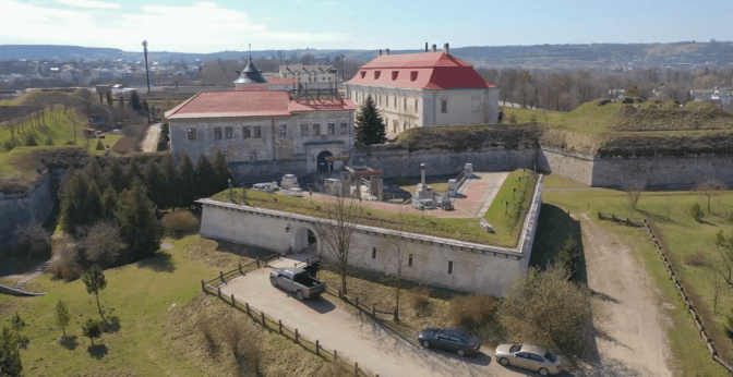 На Львівщині хочуть продати частину Золочівського замку за 400 тисяч доларів