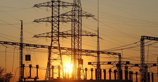 Що роблять, аби відключень світла стало менше, коли у Львові потепліє та як у Києві сваряться через прибирання доріг. Ключове за 19 січня