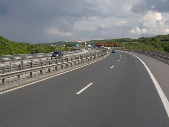 Укравтодор пропонує звузити смуги руху в містах