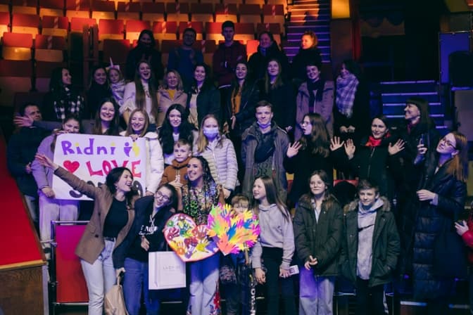 Джамала зустрілася з дітьми-сиротами, якими опікується благодійний фонд «Рідні»