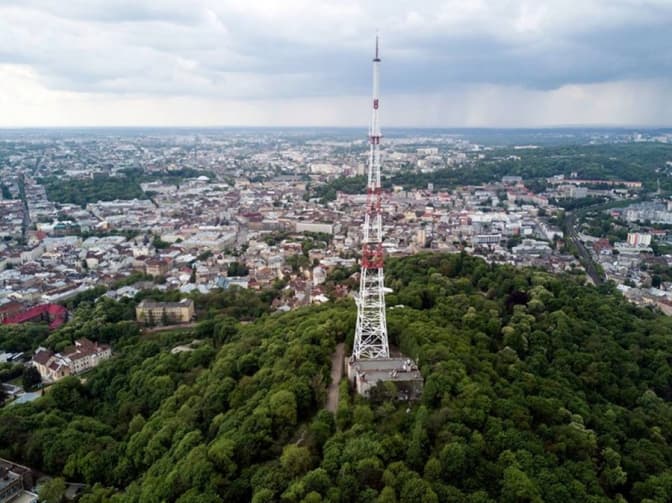 Ресторан, що обертається, і канатні витяги. Як хочуть змінити Високий Замок. Візуалізація