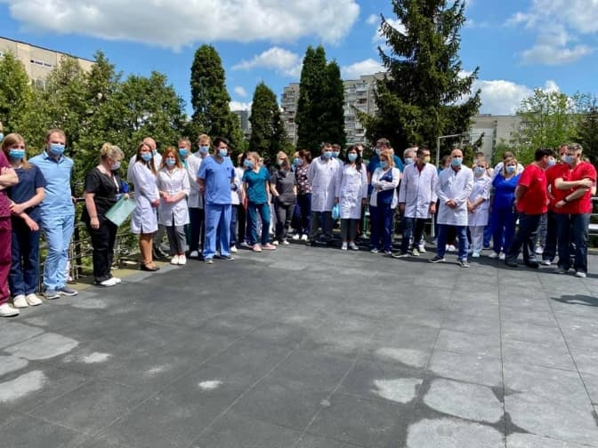 Медики лікарні швидкої допомоги у Львові влаштували акцію на підтримку міністра Степанова
