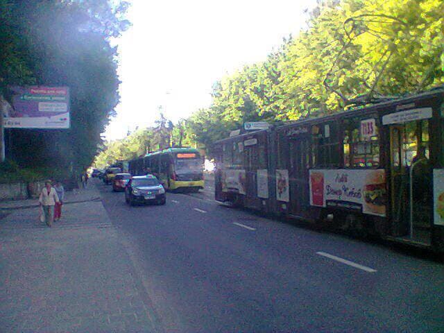 Ситуація на дорогах Львова: на вулиці Стуса – затор із трамваїв. Фото