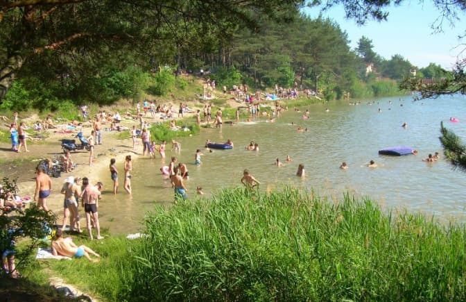 Чи зима, чи літо – дистанція має бути. Епідеміологиня про відпочинок львів’ян на озерах