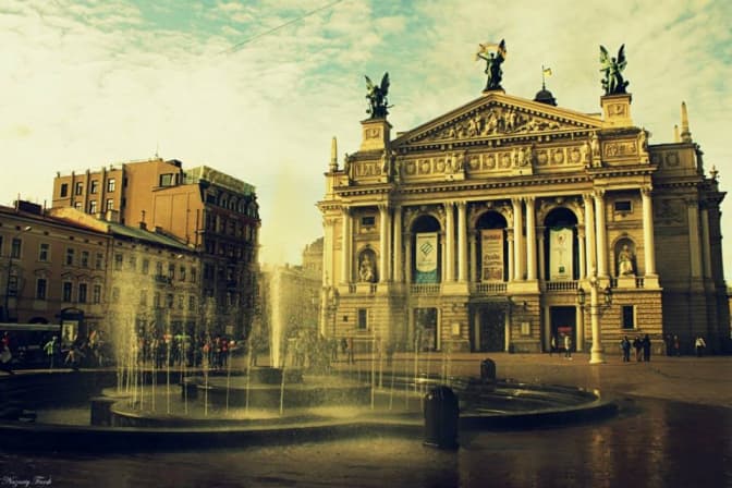 Зробити Львів столицею знову. Навіщо міськраді ще один інститут