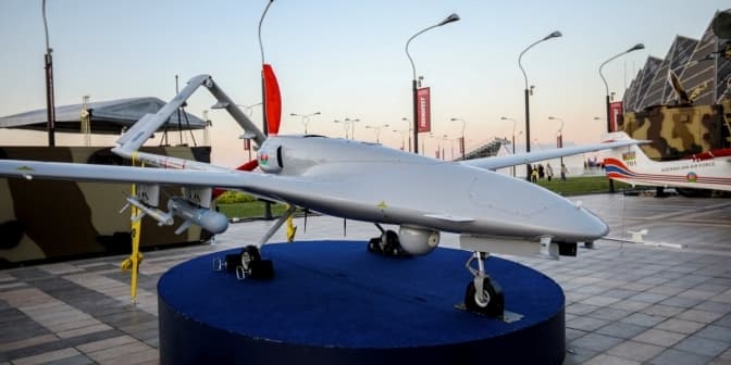 Турецький ударний оперативно-тактичний середньовисотний безпілотний літальний апарат Bayraktar TB2
