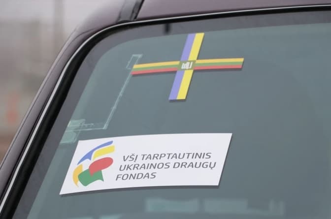 Литовські волонтери привезли на Львівщину понад 30 авто для ЗСУ