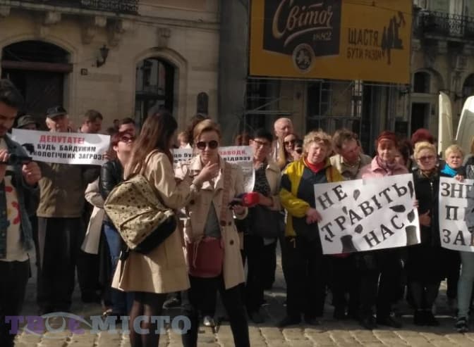 Мешканці Знесіння пікетують Львівську міську раду. Що вимагають