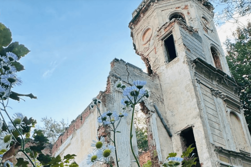 Палац Марсів у селі Судова Вишня на Львівщині