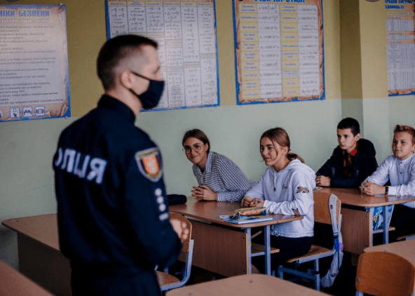 На Київщині за деякими школами закріплять патрулі