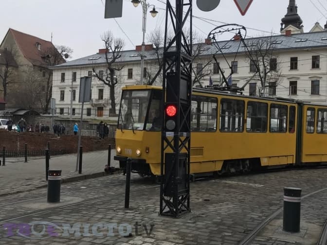 У центрі Львова візуально оновлять систему болардів. Що змінять