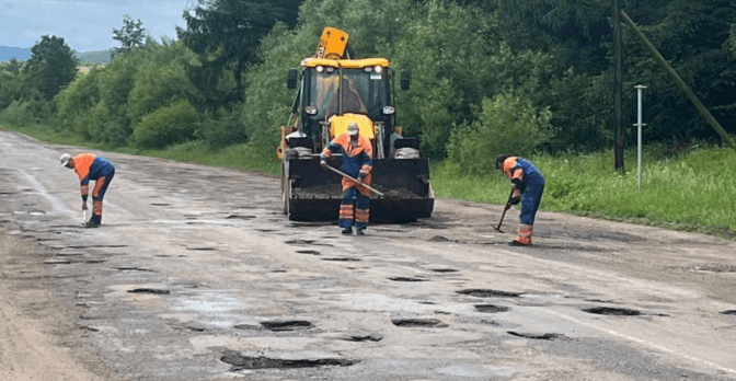 На Львівщині ремонтують дорогу до пункту пропуску «Смільниця»