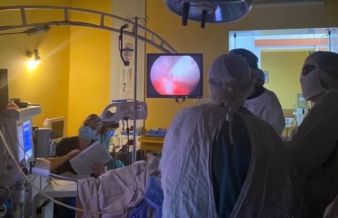 Коли кашель – не просто кашель. Львівські лікарі видалили 2-річному малюку рідкісну пухлину