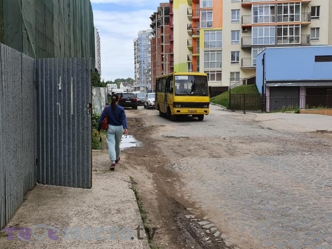 Чому у Львові не відремонтували вулицю Залізничну, якою тепер об'їжджають Шевченка