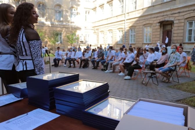 На Львівщині відзначили випускників, які набрали рекордну кількість балів на ЗНО 2020