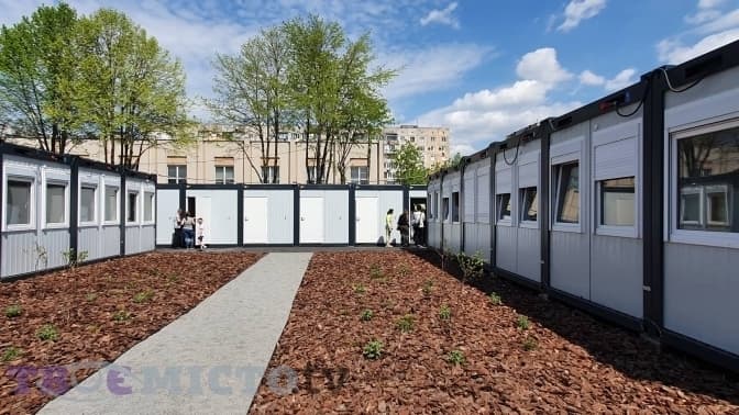 На Львівщині планують облаштувати постійне житло для переселенців замість модульного