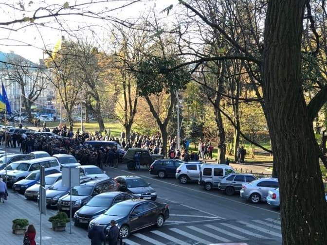 У Львові перекрили рух вулицею Винниченка і повідомили про замінування ЛОДА