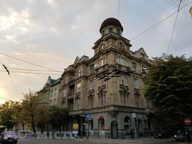 Нетуристичний Львів: «голландські» будиночки, палац-бібліотека та костел з грамплатівками