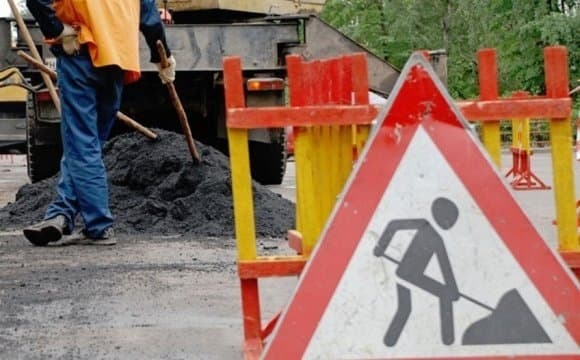 Львівського підрядника підозрюють у розкраданні коштів під час ремонту дворика