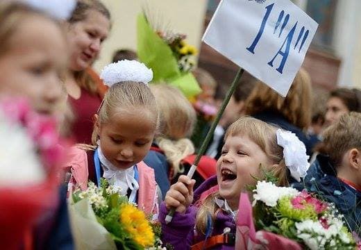 Львів’янам пропонують не дарувати вчителям квіти до Дня знань
