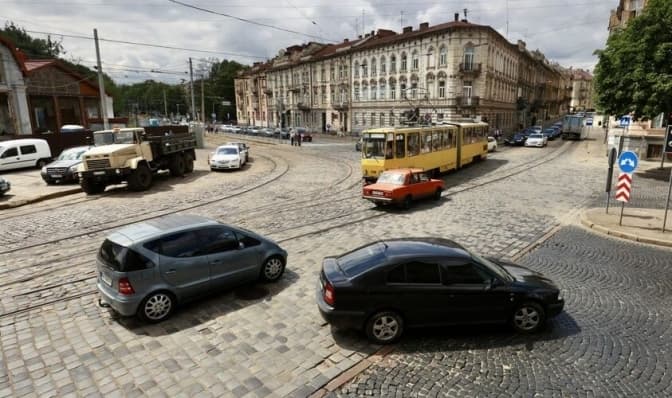 Через оновлення перехрестя завтра у Львові змінять рух транспорту