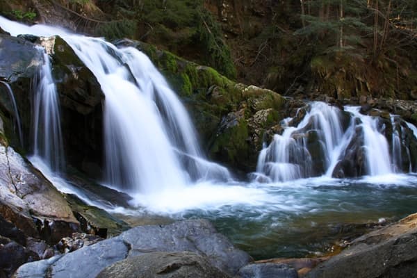 Біля водоспаду Кам’янка відкрили інформаційно-екологічний пункт