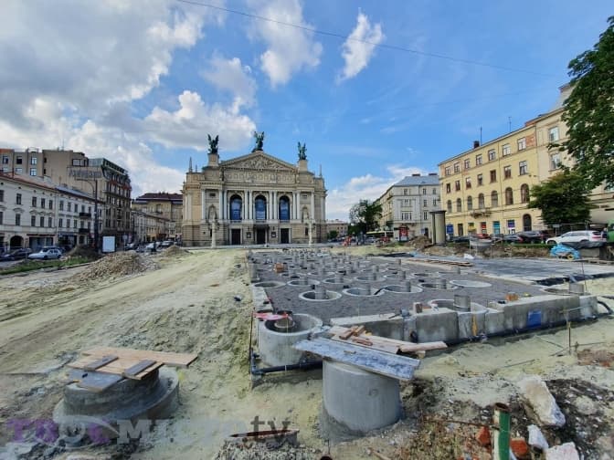 Відкрити оновлену площу перед Оперним театром у Львові планують до Дня Незалежності