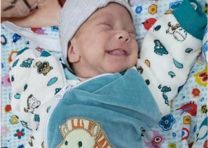 У Львові виходили крихітне немовля, яке народилося від хворої на Covid-19 мами