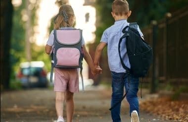 Батькам першокласників виплатять 5 тисяч гривень та на Львівщині викривають псевдоблагодійників. Підсумки доби